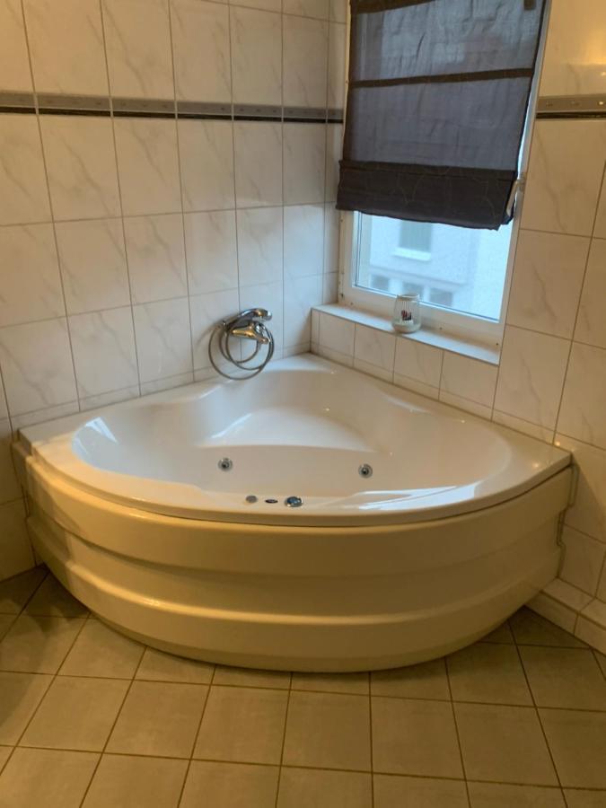 Mainpark Apartment 4 Schlafzimmer Bis Zu 10 Personen Direkt Ueber Aschaffapartment Bei Aschaffenburg Mainaschaff Экстерьер фото